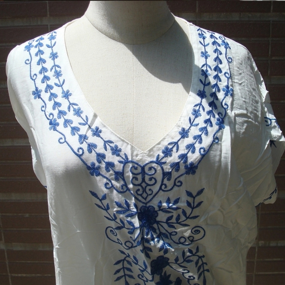🧡LAST ONE🧡WHT/BLUE EMBROIDERED COVER UP - Picture 4 of 5